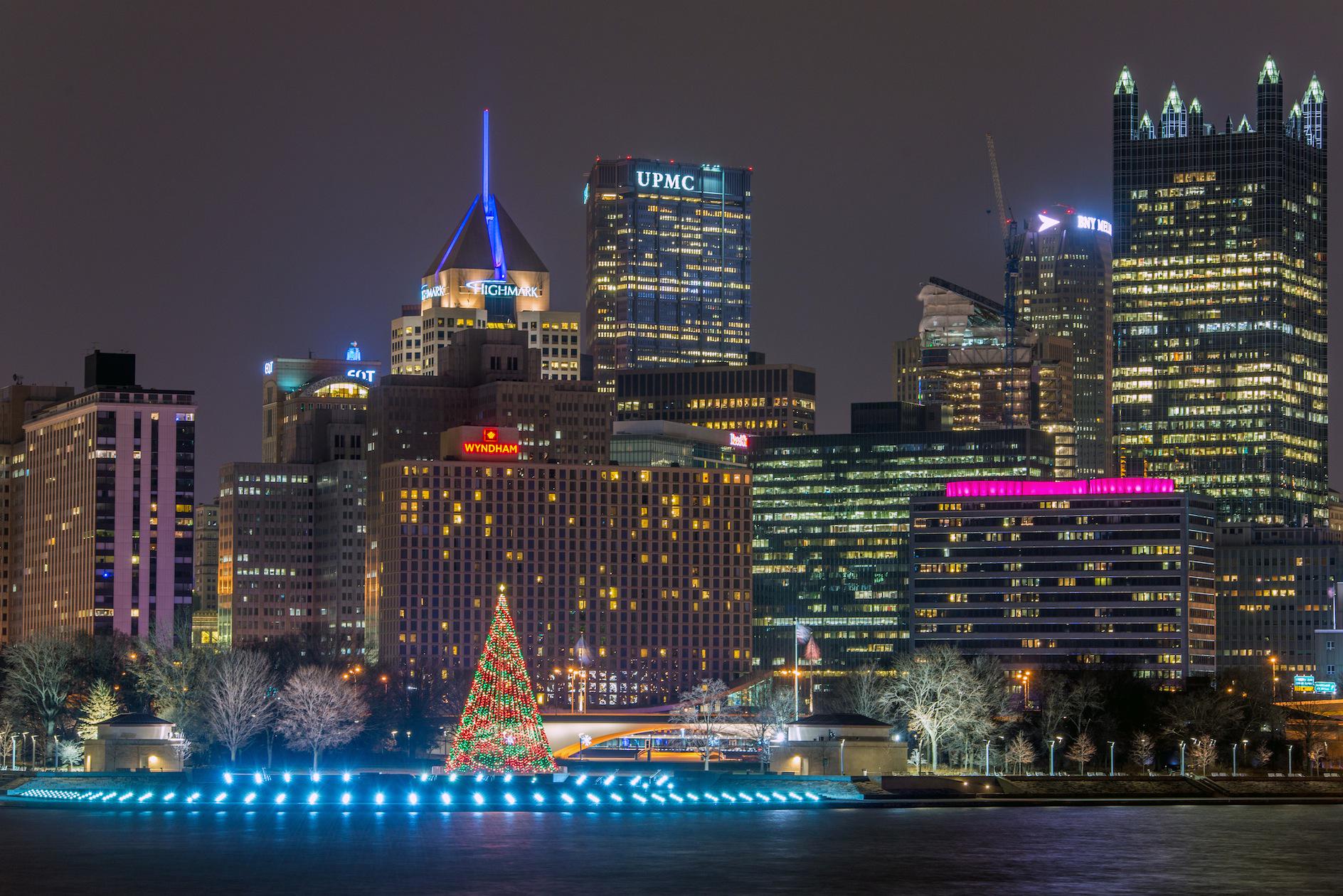 Pittsburgh Skyline Christmas 2022 David Dicello Dave Dicello On Twitter: "Whether It's The Fountain Or A Christmas Tree,  The Point Provides A Stunning Accent To The #Pittsburgh Skyline.  Http://T.co/Molnlkpoj8" / Twitter