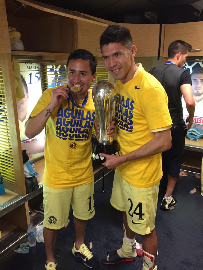 OribePeralta's tweet photo. Siempre lo supimos: el trabajo en equipo haría que lograramos el objetivo. ¡Gracias América! ¡Gracias afición! #12 http://t.co/OtWlHcmOf3