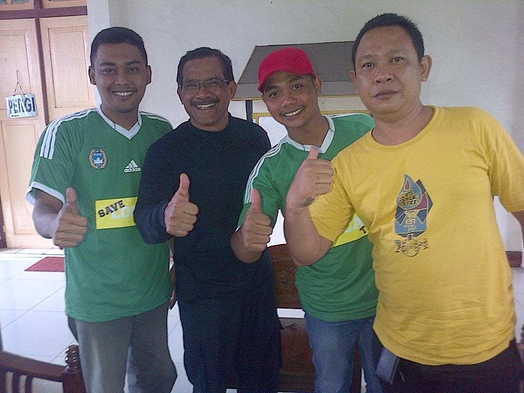 Blora1967's tweet photo. With Bupati BLORA,suwun supportnya kepada SAMINISTA Pak.… cc: @info_Blora http://t.co/m2KG1ffW86