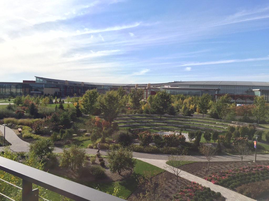 tburke125's tweet photo. @uwaos100_2014 cirrus clouds at the Epic campus on October 10, 2014 #AnBur http://t.co/ky3GxbxG2L