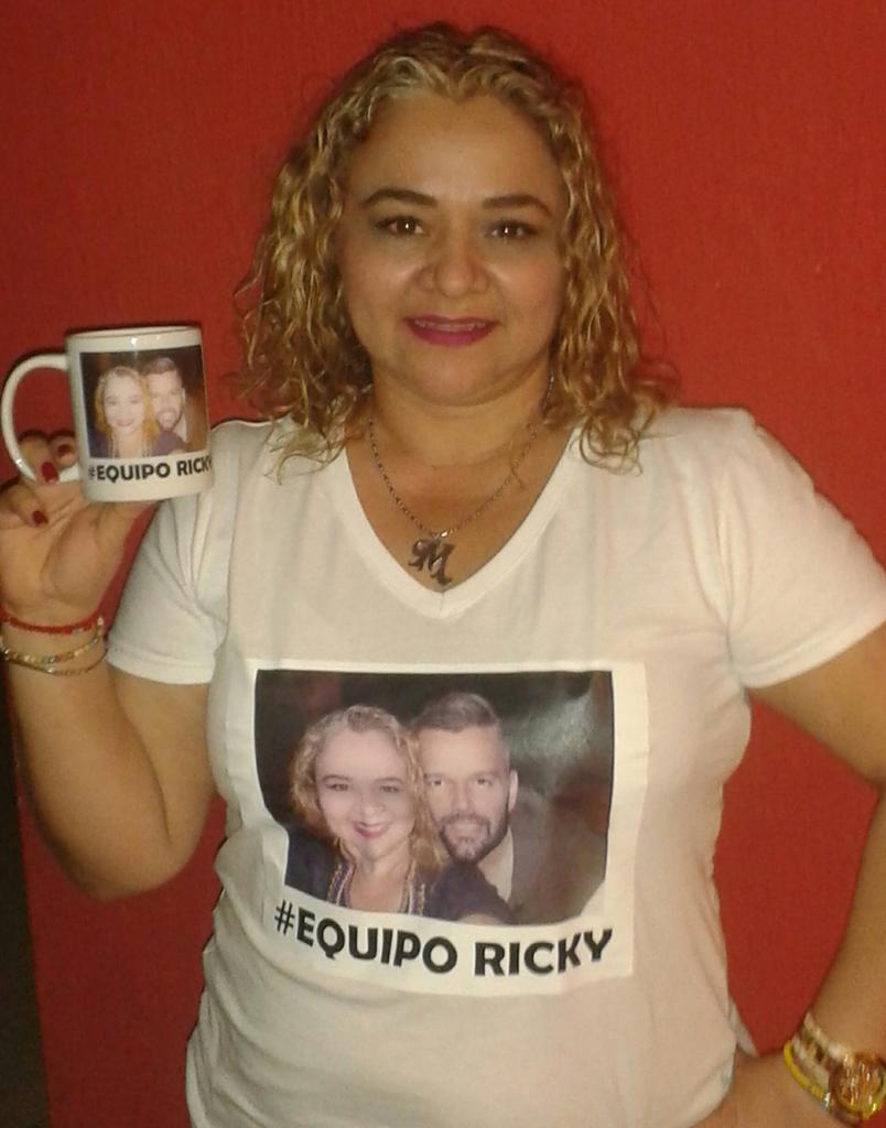 MININI16's tweet photo. Lista para apoyar al equipo @ricky_martin nada supera este regalo http://t.co/nIm6X2mtwm