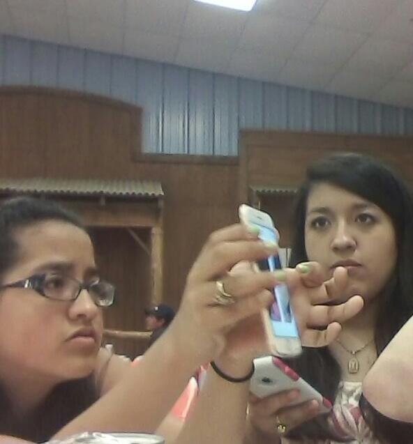 melanieloveese1's tweet photo. Funny days with my famila😂 http://t.co/UDwAbt0CeA