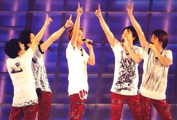 kusomanu's tweet photo. 嵐15周年ってことで…

20周年、25周年、30周年……
これからも嵐を応援し続けていく。

#これからもずっと嵐を応援し続ける人RT
#RTくれたARASHIANS全員フォローします
#ARASHIANSと繋がりたい http://t.co/AV5WACsgQL