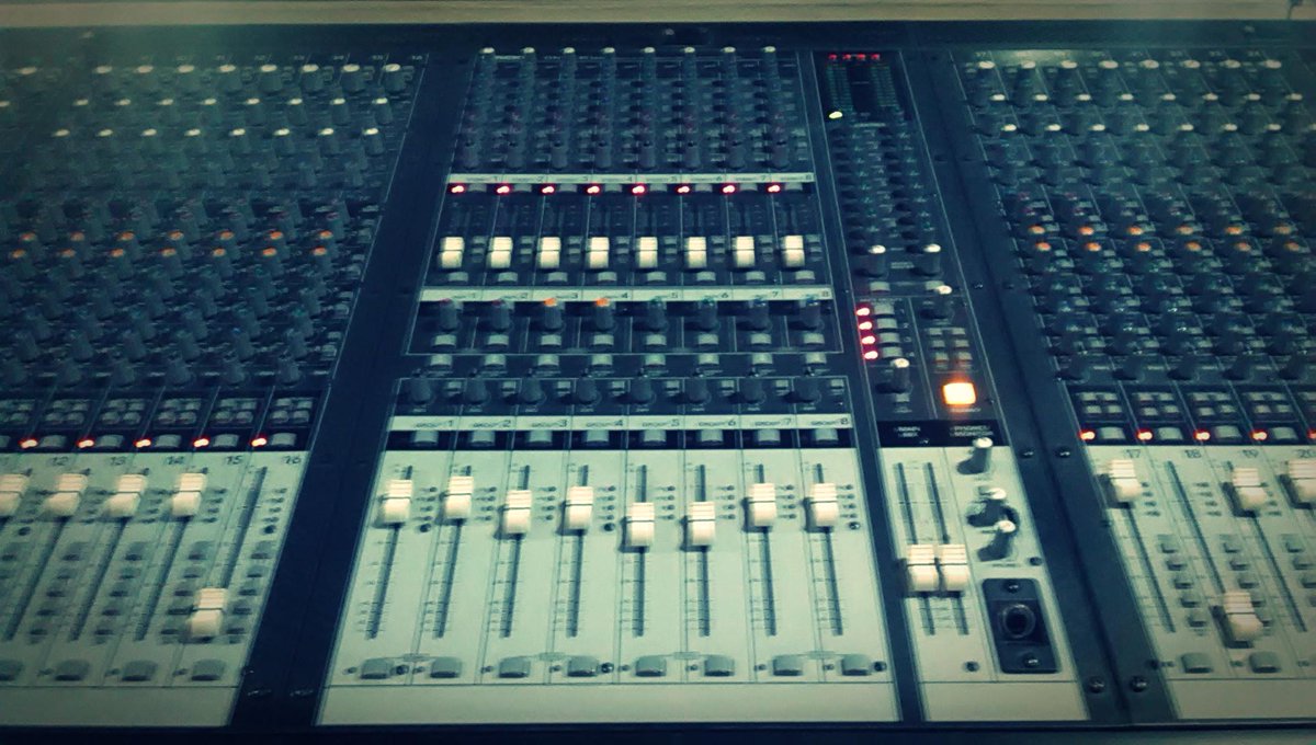 Damatrio's tweet photo. Trabajando con el equipo real! #NewMusicOnTheWay #Trance4Life http://t.co/h49XjGyLYz