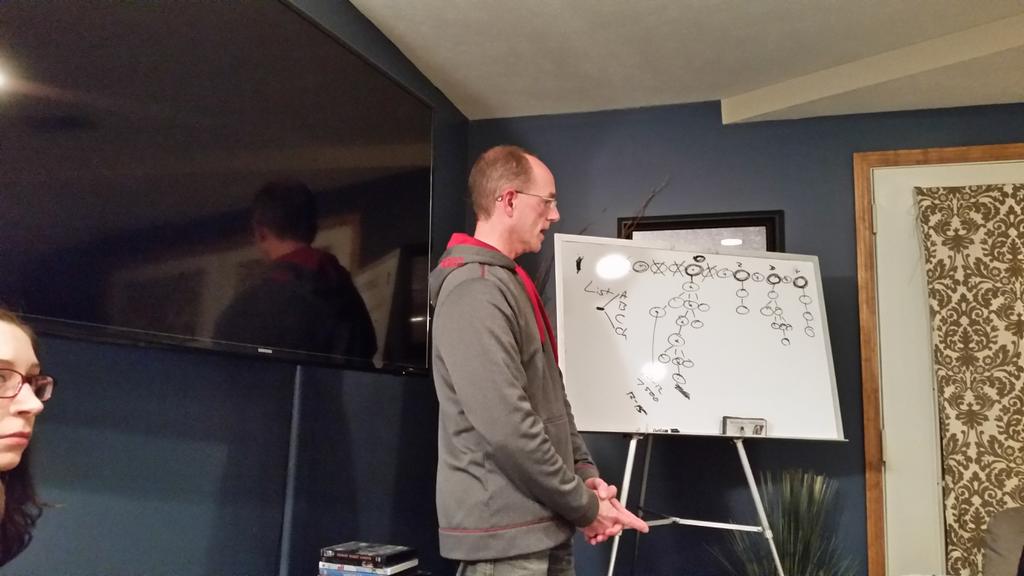 DuerksenRun's tweet photo. @DTfree teaching depth! !!!!!! http://t.co/VUTZ3xQ4WE