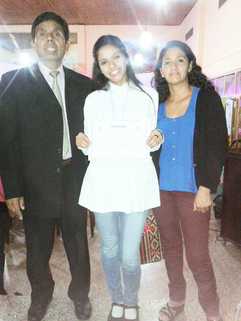paulii_riios's tweet photo. #actoDeClausura #egresada2014 ๐ http://t.co/Vd1ALYR9aj