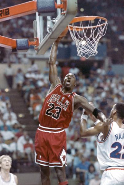 InsideSoCalSpts's tweet photo. Visual comparison of Kobe Bryant and Michael Jordan http://t.co/y7RORDl5UC #Lakers #NBA #ChasingMJ http://t.co/qd5VM3usop