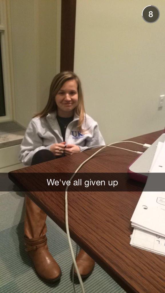 AyaWhee's tweet image. #finals #quietstudy 💂😷👀 @etumble13