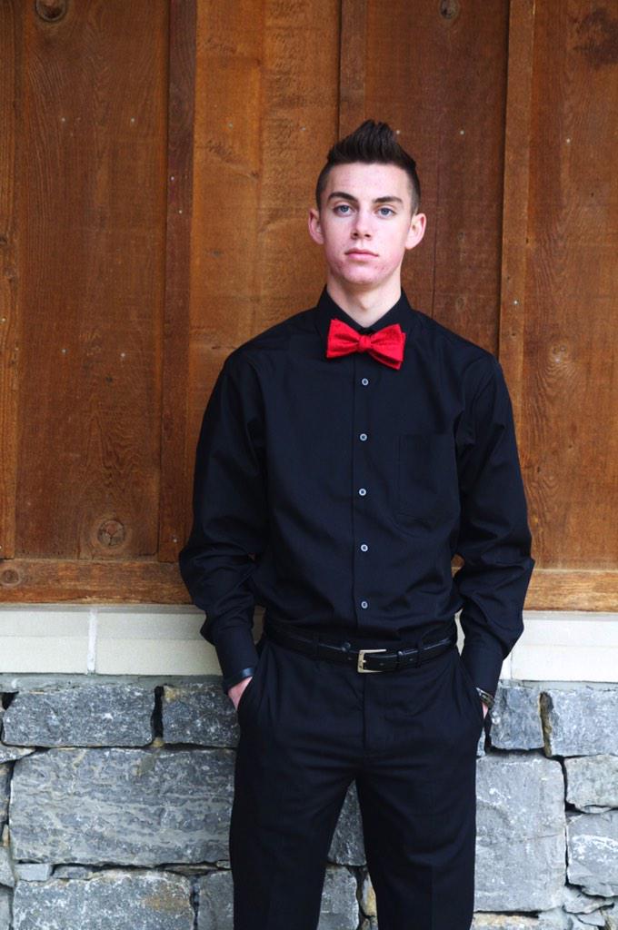 ayooprass's tweet photo. #BestFormalDate #HeClaimsToHaveWokenUpLikeThat #BecauseHeDoesntHaveSocialMedia #CaptionByHunter http://t.co/5RowjS9NSg