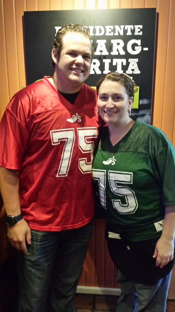 LizCohen2's tweet photo. In the holiday spirit!! #chilisbarteam #teampleasanton #todayschilis @ChilisJobs http://t.co/3VMNc8OlQE