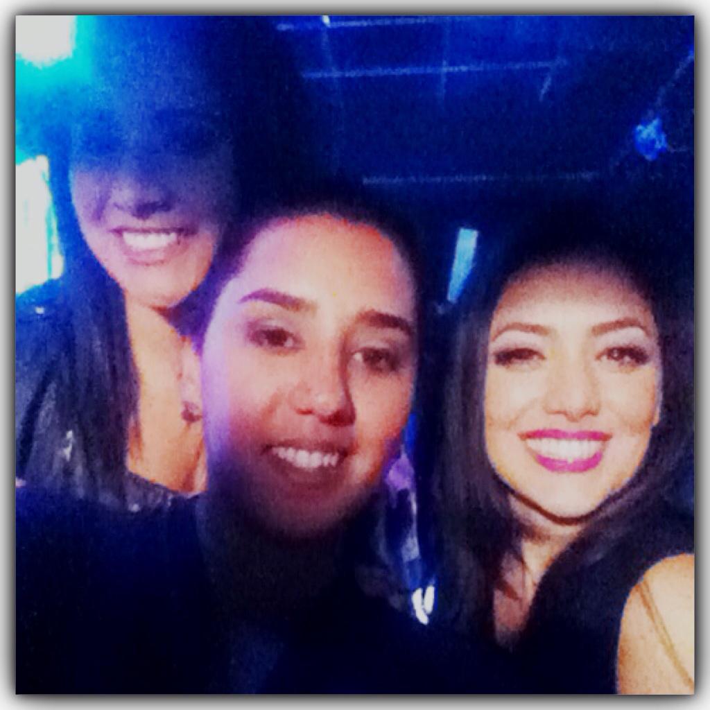 pamela_cortesss's tweet photo. "@pavitoalarcon: Que hermoso trabajar con pamela gran ser humano!! @MajovacilandoEC #GranFinalYMLL3 http://t.co/AAzYHGuycn"--eres divina!😍
