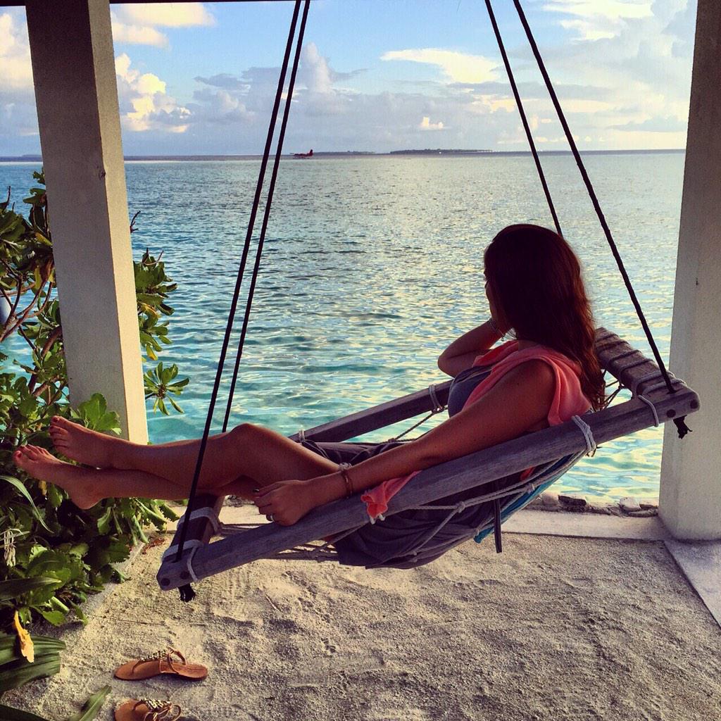 LorenaLuciaa's tweet photo. last sunset in heaven 💛 #magic #Maldives #thankful @FSMaldives @Nbizzy13 http://t.co/Dn1bXMwD14