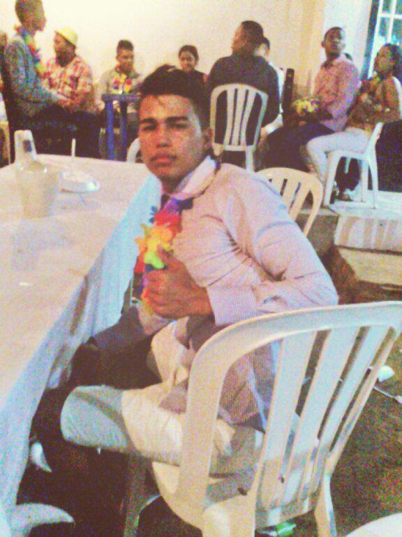 A qii este nene esta mas amanecido q ni para donde