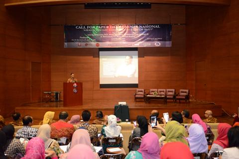 Kemdikdasmen's tweet photo. Mendikbud: Pendidikan Kunci Utama Memajukan Perekonomian 
http://t.co/8K5CF2d9DV http://t.co/CTJIDz5JuX