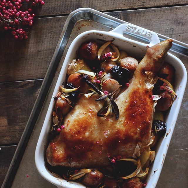 Higuccini 骨付き鶏もも肉のオーブン焼き クリスマスっぽくピンクペッパーを飾ってみたり コンガリ焼くにはやっぱりコンベクションオーブン デロンギ 材料と作り方はレシピブログの連載にアップしました Http T Co Uzenpfgncc Http T Co Ct0st8bhto