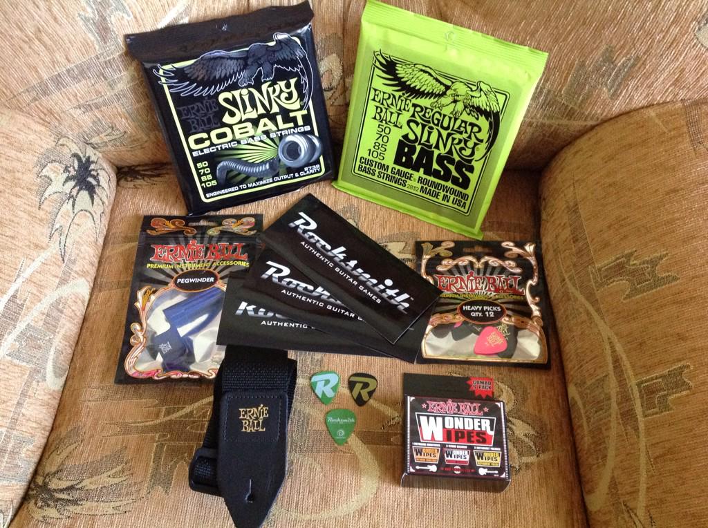 kortexdm's tweet photo. @reezhawk: @UbisoftStudioSF @Rocksmithgame Look what I've received today. Thanks a lot. Keep on rocking IiiI http://t.co/zZmK1KxipE