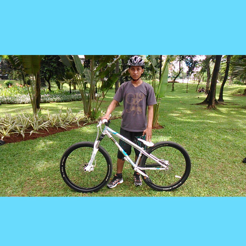khrisariyandi's tweet photo. My DXP #Polygon Cozmic with #RockStar http://t.co/98BK5dmuOe