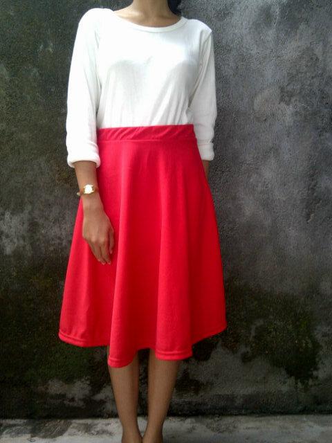 BuyArde's tweet photo. Super Midi Flare Skirt (Red) - Kaos Tebal - Fit to M - Rp 80.000 - Ready Stock http://t.co/0eqvoSSIh1