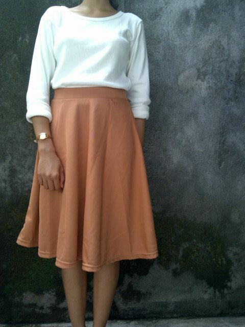BuyArde's tweet photo. Super Midi Flare Skirt (Milo) - Kaos Tebal - Fit to M - Rp 80.000 - Ready Stock http://t.co/pGkEXQ1X6F