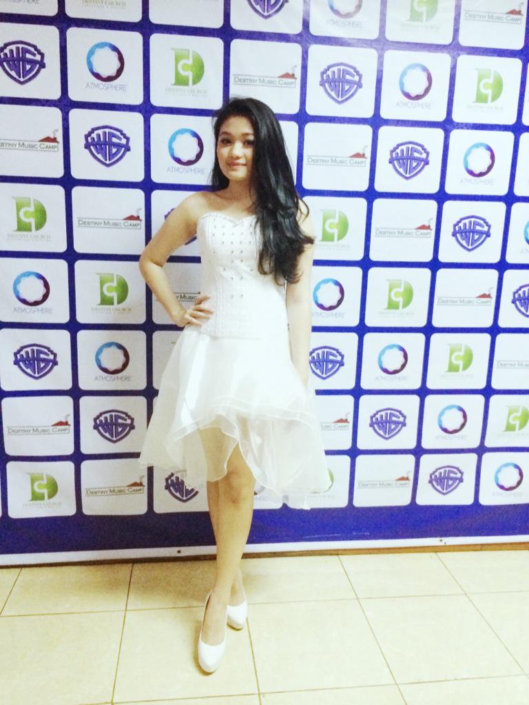 tabitaroselin's tweet photo. After performing "White Christmas" ❄️⛄️ http://t.co/MTmoQGH7S2