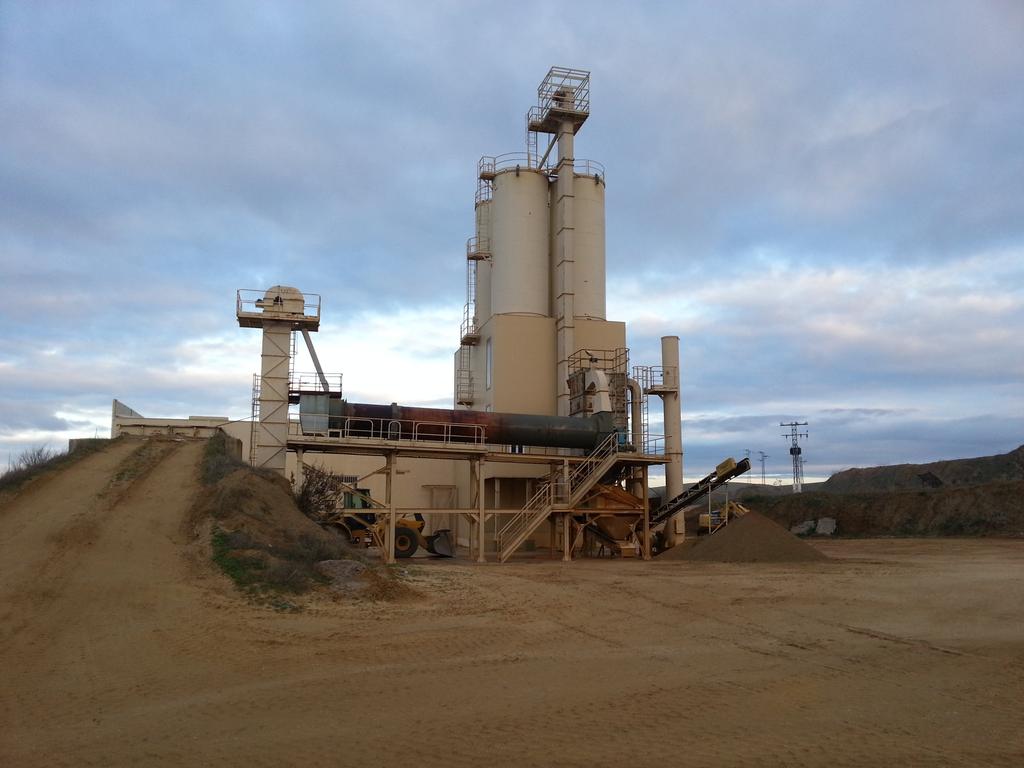 JRialGECOL's tweet photo. Aggregate drying plant in Seville, with a production of 50 tons per hour. http://t.co/8zixgJ0rOe