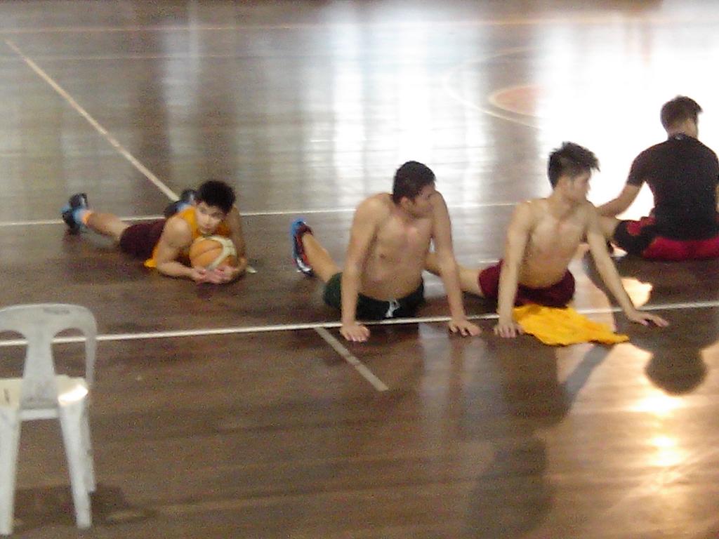 anglccrz's tweet photo. Sana ako na lang ung sahig, bola πππ
diba @jbeheeels @PeytHartHart @purrincessACE #VarsityPractice #AbsniStaMaria http://t.co/PwiisPySV8