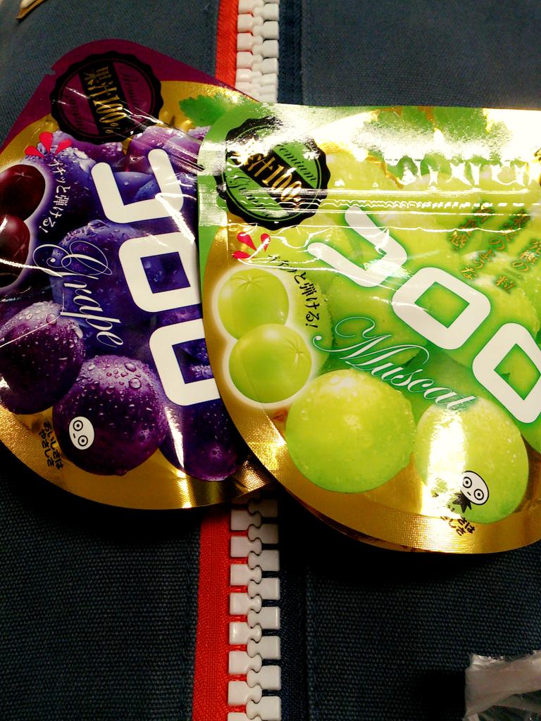 situation0617's tweet photo. バイト前にコロロ買ったぁ♡ 笑 http://t.co/ZDHib4qcHN