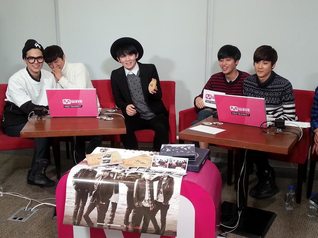 #ricky sings us a snippet of one of his fave songs! mwave.interest.me/meetgreet/view… #teentop