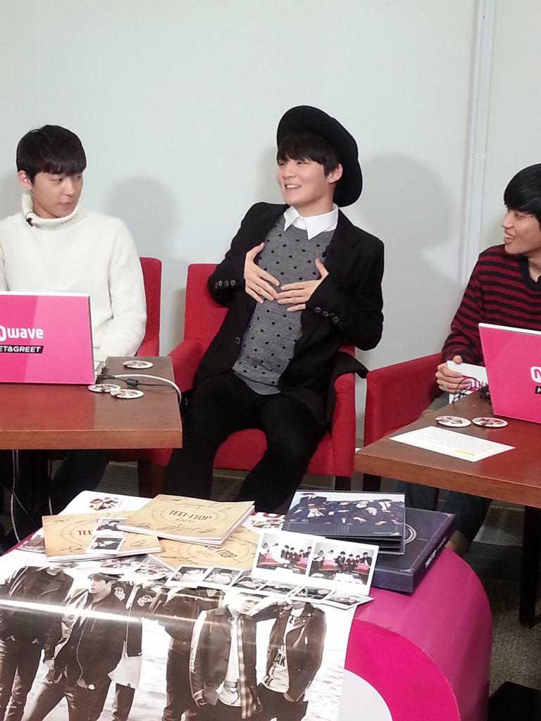 <a href="/TEEN_TOP/">틴탑(TEEN TOP)</a> #RICKY shows us where his aegyo is LOL mwave.interest.me/meetgreet/view… #TEENTOP