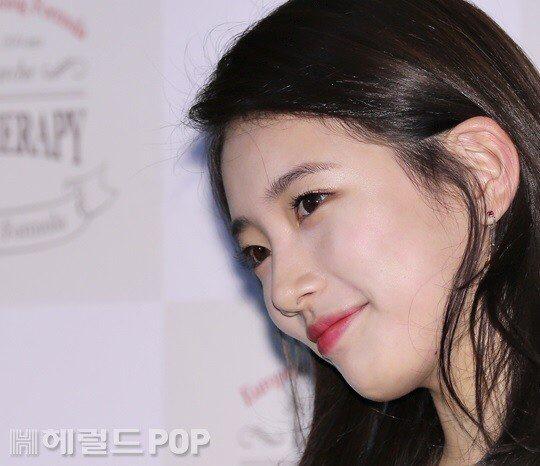 baesuzybar's tweet photo. [PIC] 수지(@missA_suzy ) THE FACE SHOP opening-3 ❤️❤️❤️ http://t.co/0BGYtvZwfw