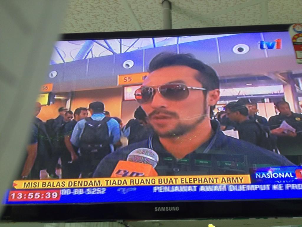 ultrasmalaya07's tweet photo. KAKAKAKA RT "@Slmnmuhd: tv1 @ElephantArmy http://t.co/otVZ6hXWUe"