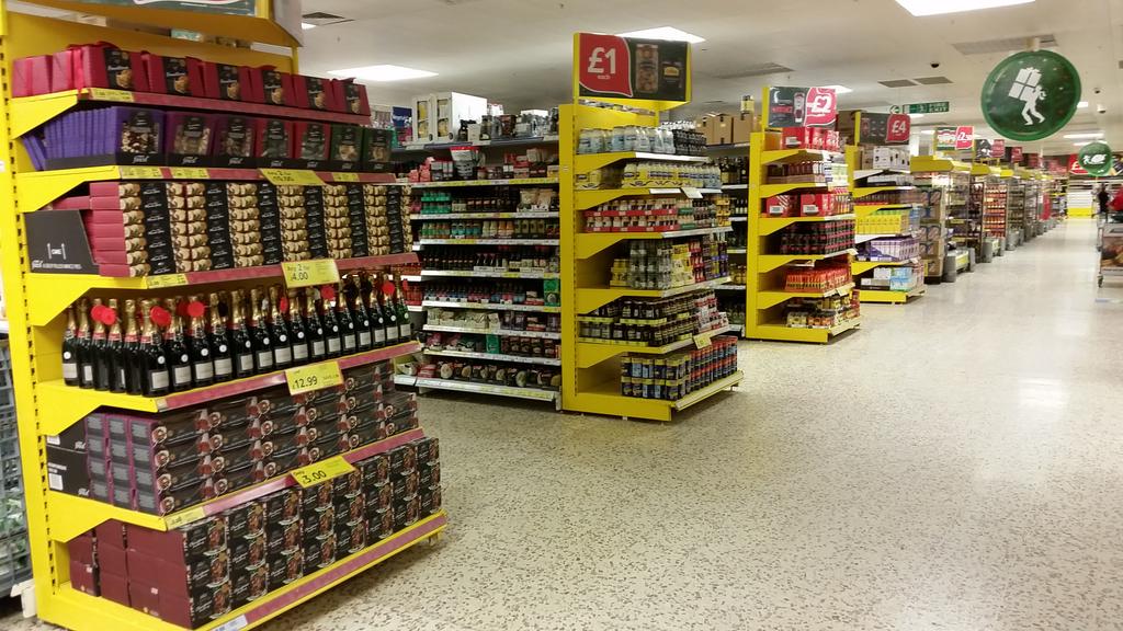 Great handover <a href="/Mikepez2/">Mike pez</a> <a href="/cobain_dan/">Daniel cobain</a> Shopfloor clear &amp; tidy ready for trade! <a href="/ThomasRichard14/">Thomas Richardson</a>