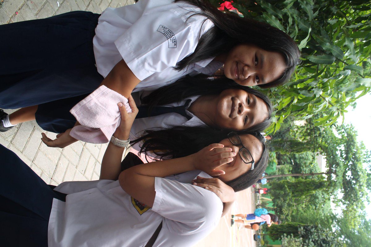 9Berbeda's tweet photo. nahan tawa @valyaskrsr @priskila_jesica @810rachel http://t.co/pVPE2NoN8X