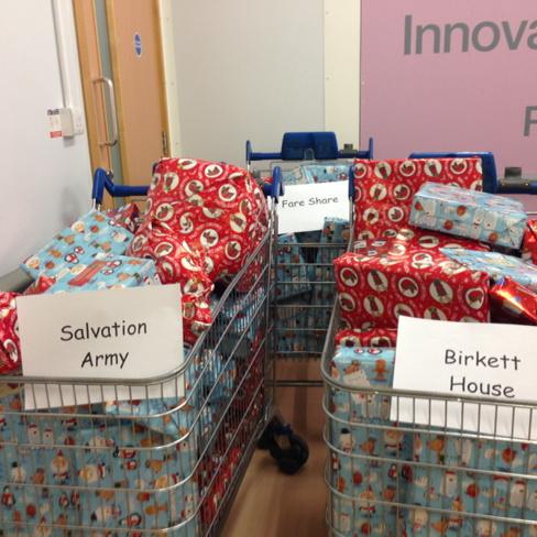 3 very full trolleys of toys waiting to be collected for local charities 🎅 <a href="/iceman21055/">Gary Lowe-Brown</a> <a href="/super16/">Super</a> <a href="/PaulaRedmond/">Paula Musson</a>