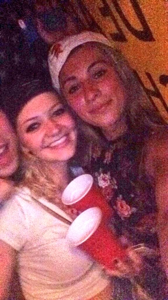 laurennw_'s tweet photo. When its its 200 degrees so you gotta steal a snapback @jacidevine http://t.co/0Tp6euaqOP