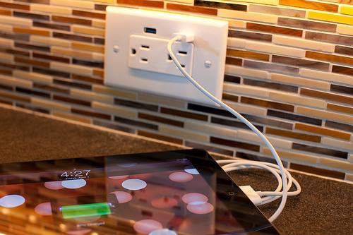 Handig zo'n direct USB-poortje; Opladen maar! Heb jij ook zo'n goed #idee? Schrijf je dan in, het kan nog! #Besteidee