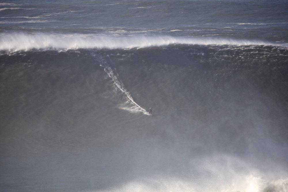 Going XXXL in Portugal: win.gs/1uHwn2d <a href="/RedBull_Surfing/">Red Bull Surfing</a> <a href="/GMACHawaii/">mcnamara_s</a>