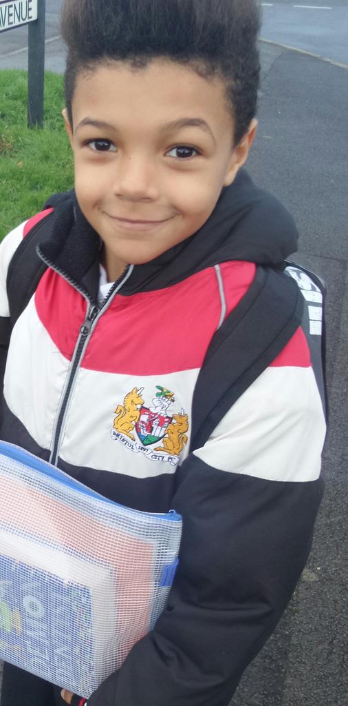 jadebiddlexx's tweet photo. Jordan  with one of his @davidwalliams books #demondentist which he insisted on taking to school today ☆ http://t.co/mZlZUzZTiK