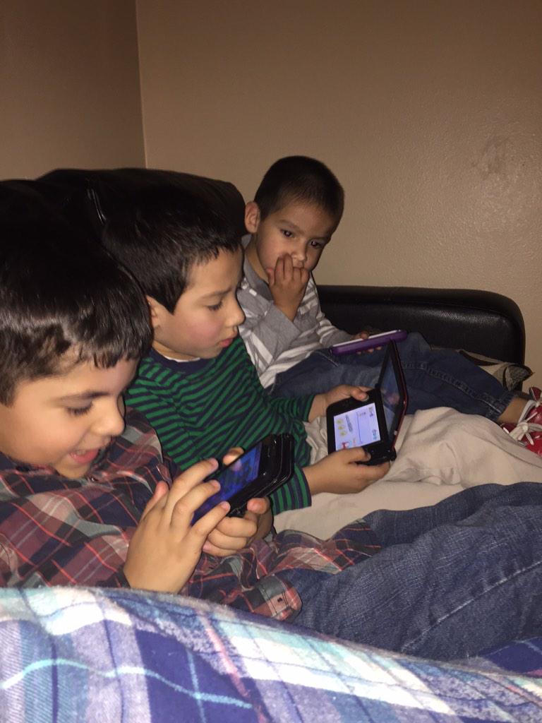 Lovely_Esmer's tweet image. Sunday Funday #ArcosFam #Cousins #TechBoys 💚💚💚