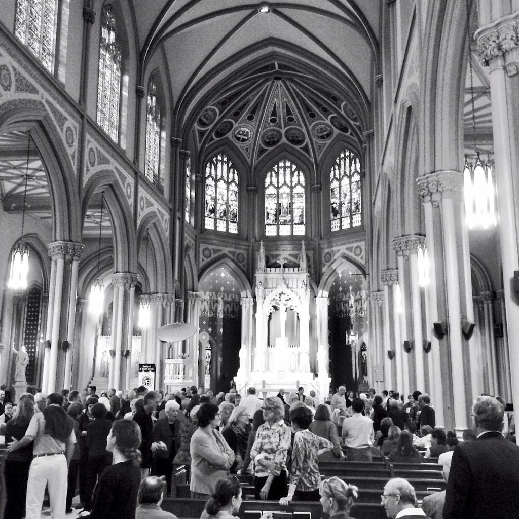 NOLA_Muse's tweet photo. .@SymphonyChorus
Fills Loyola's Haloed Hall
Handel's 'Messiah'

#NOLA_Haiku
#Messiah
#SymphonyChorus
#NOLAMusic http://t.co/vaISiuAY1F