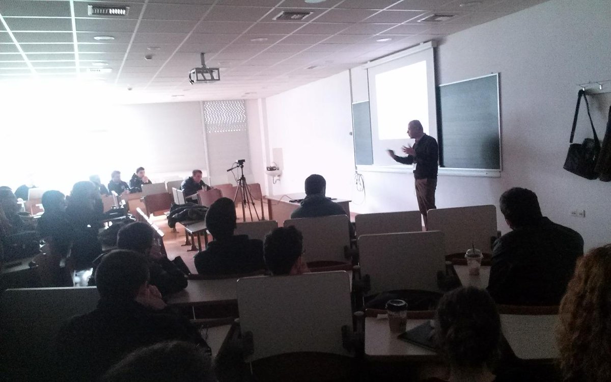 IEEE_NtuaSb's tweet photo. Ομιλια για την ενέργεια απο το κ.Βουρνα στο #ece360 http://t.co/PabzOitnfN