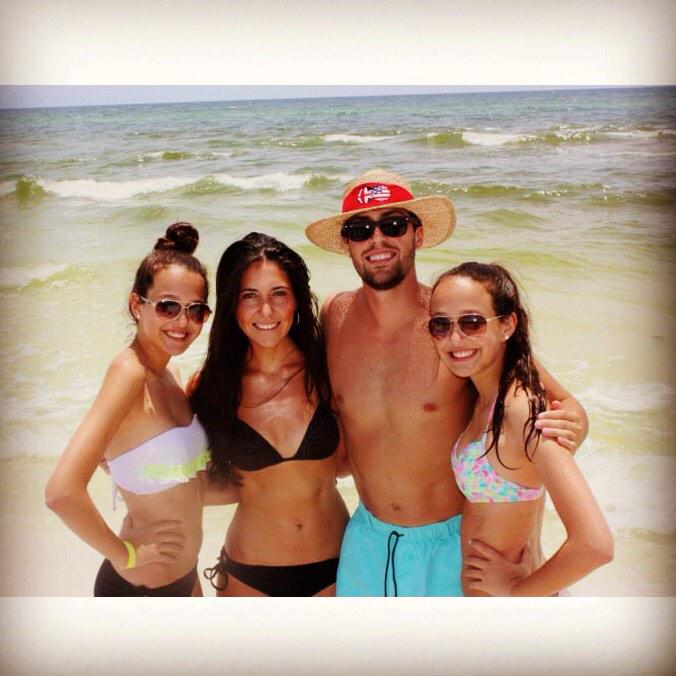 StephanieJSF's tweet photo. “@emmafraserrr: soo happy because my whole fam is home next week http://t.co/RXSePA186h”🎉