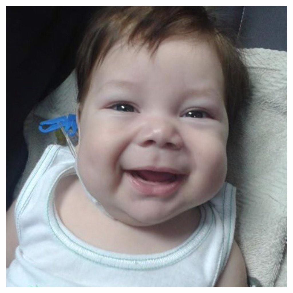 LaTarabita's tweet photo. Tu aporte o tu oración cuentan para ver a Juan Diego sonreír sanito. Instagram: @juanditenecesita #juanditenecesita http://t.co/hv1RG0QVmN