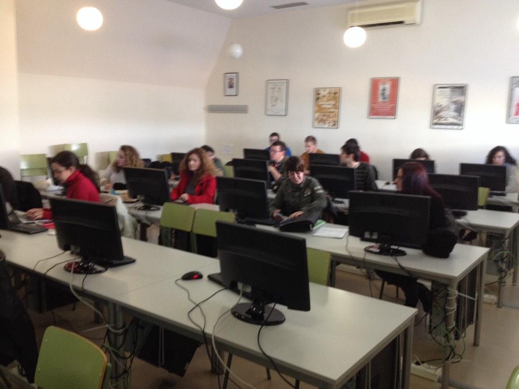 iberisTICs's tweet photo. sesion preparatoria de #expoMUI14. comenzamos la última semana de #muitcdc http://t.co/bDlRcESx0e