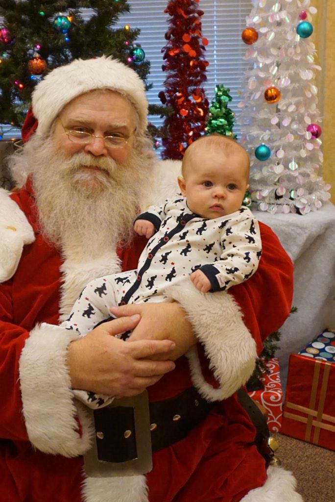 nikkitollmeier's tweet photo. Kathryn's first encounter with the Big Guy 🎅 #TODAYHolidays http://t.co/T6Koqf3Q4S