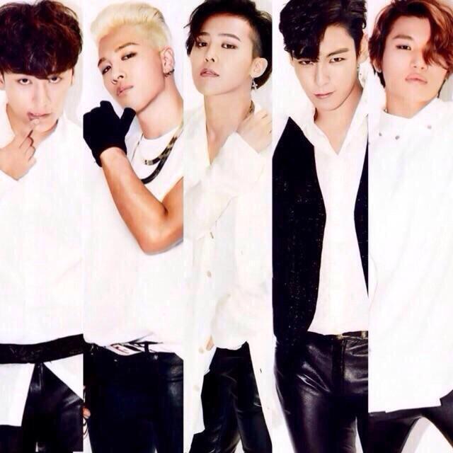 去年と今年のVIPのチケット みくらべー♡♡はあ。たのしみ。 ほんと、いいことないから めちゃたのしみーん♡♡ http://t.co/QDJB906SHn