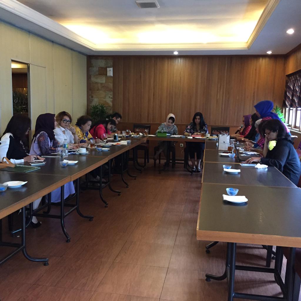 rpt pleno ke 39 IWAPI mbahas dampak kenaikan TDL,BBM, UMR dll terhdp liklim usaha khususnya pengusaha perempuan.