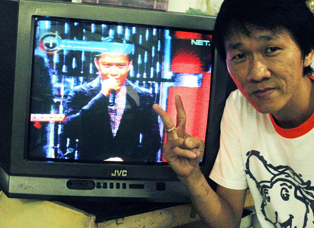 suhendri771's tweet photo. #NETMILIUNER_2 @netmediatama lagu zaman saya ni..
CLUE I http://t.co/NNMXb2XoJ9