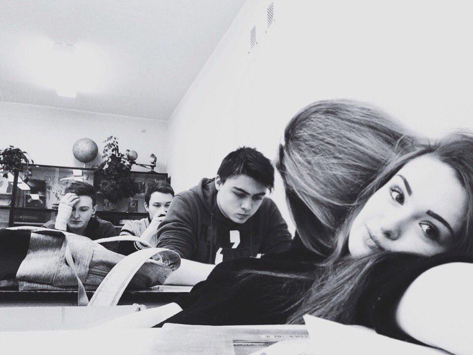 Lera_Gurina's tweet photo. #schooltime #physics #wantgohome ♠ http://t.co/BEta9hHldX