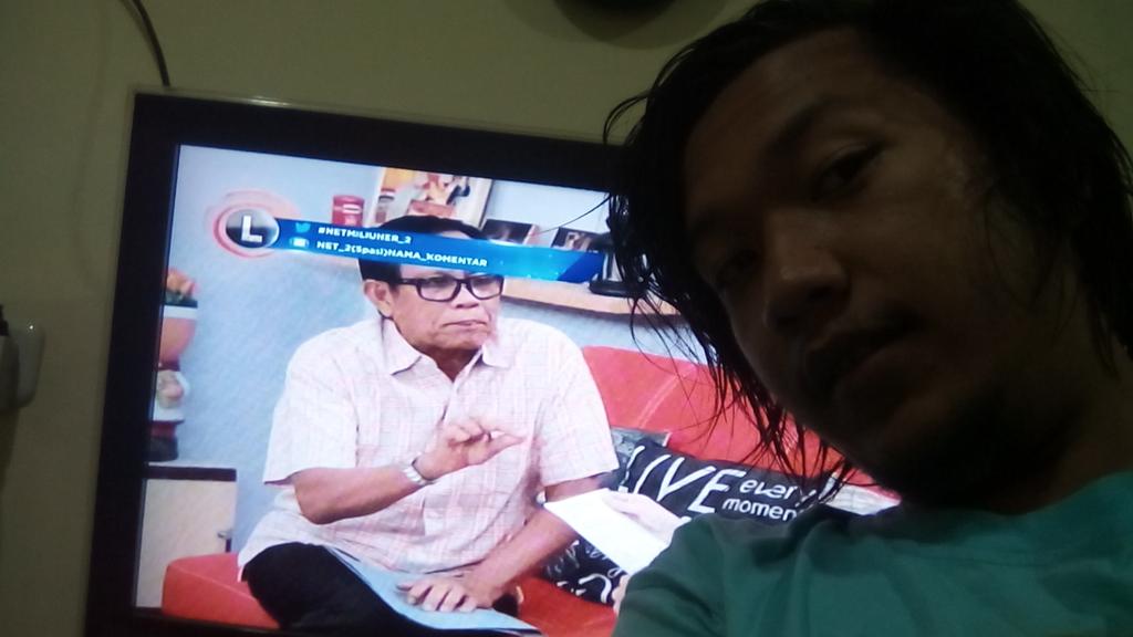 BernhardEko's tweet photo. Abis mandi langsung nonton @TMG_NET..  Siap2 klo ada bencana dr mas adi pak rt.. Hehehe.#NETMILIUNER_2 @netmediatama http://t.co/Hm2PG019bY